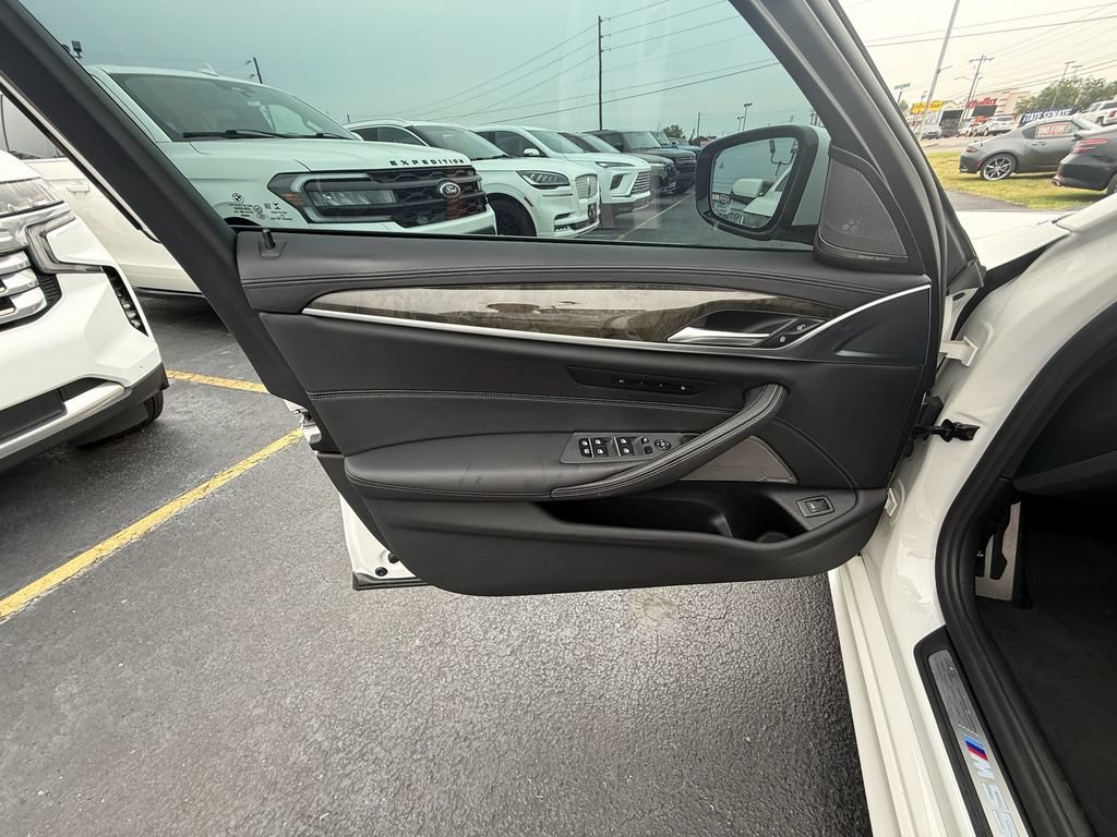 Used 2022 BMW M550i xDrive w/ Executive Package AWD/4WD image 11