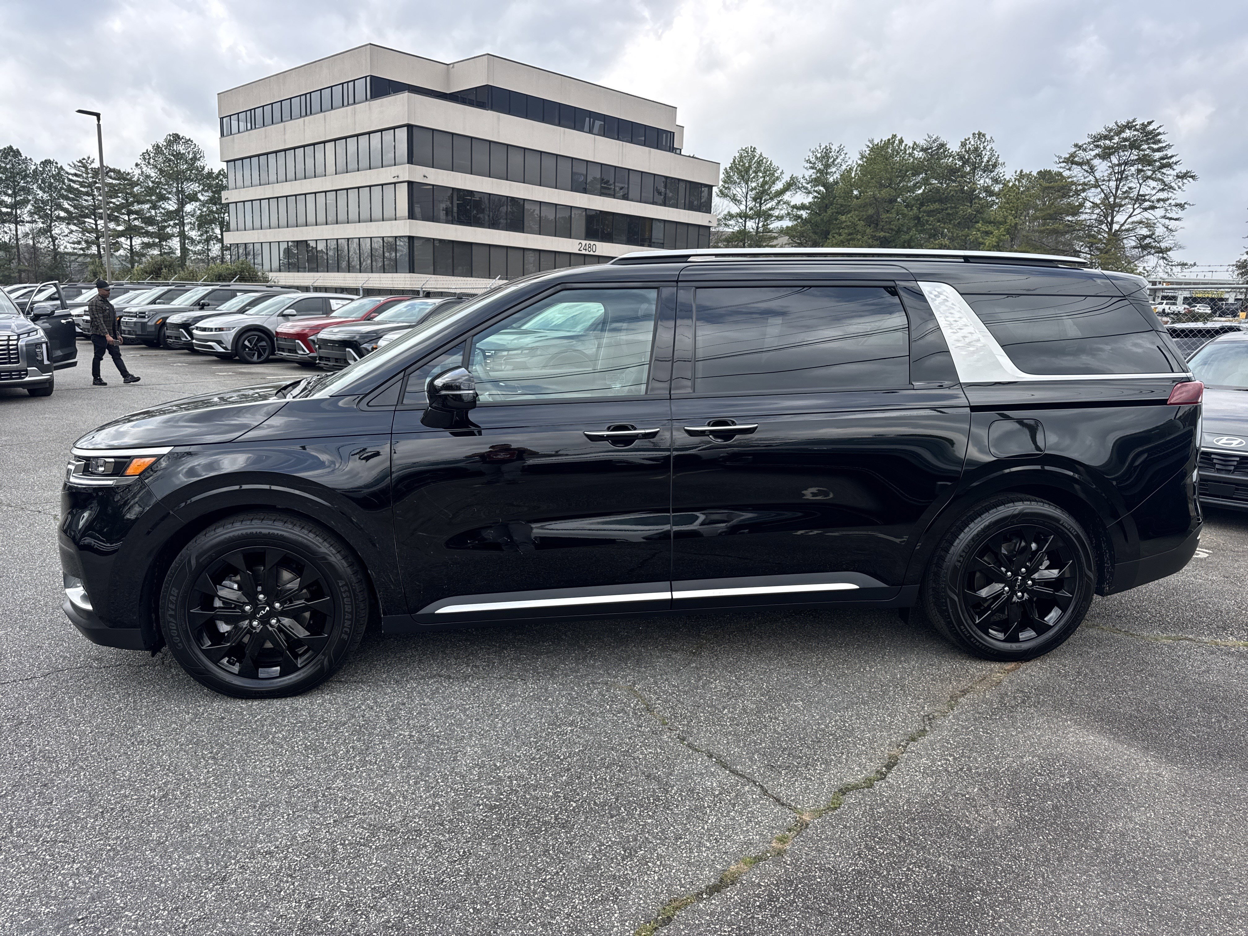 Certified 2024 Kia Carnival SX Prestige image 4