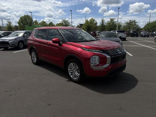 Used 2023 Mitsubishi Outlander ES FWD image 13