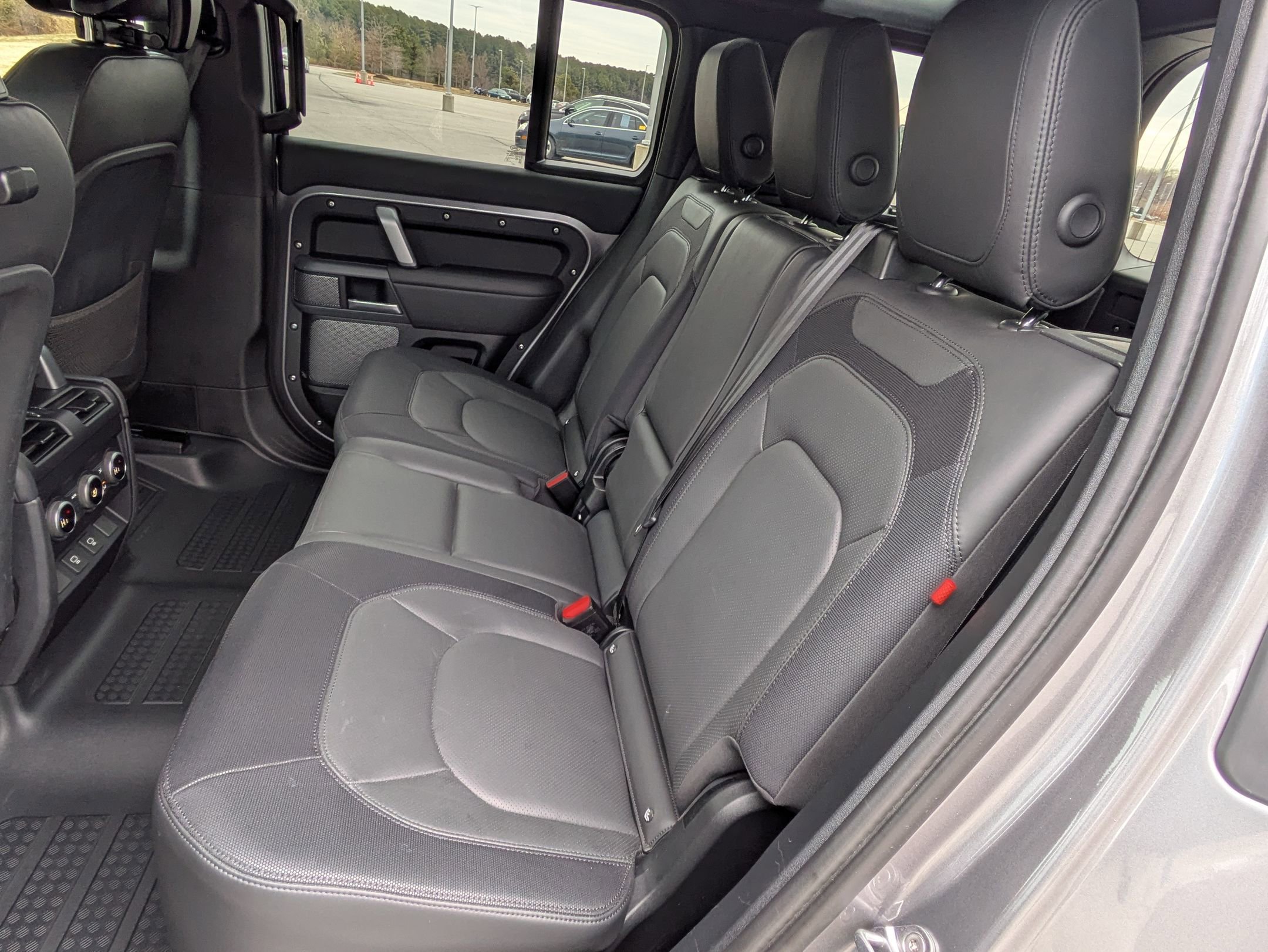 Certified 2024 Land Rover Defender 110 X-Dynamic SE image 26