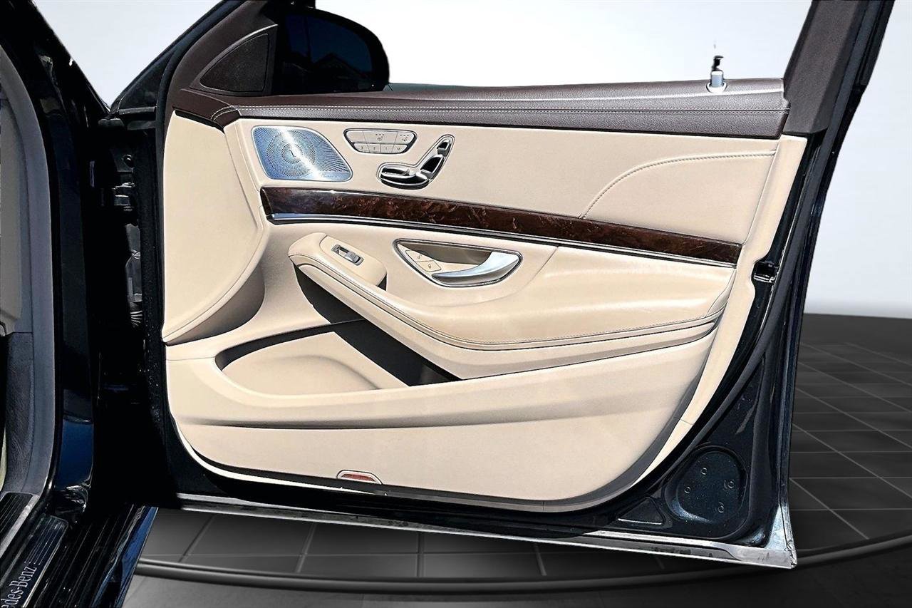 Used 2019 Mercedes-Benz S 560 Sedan image 28
