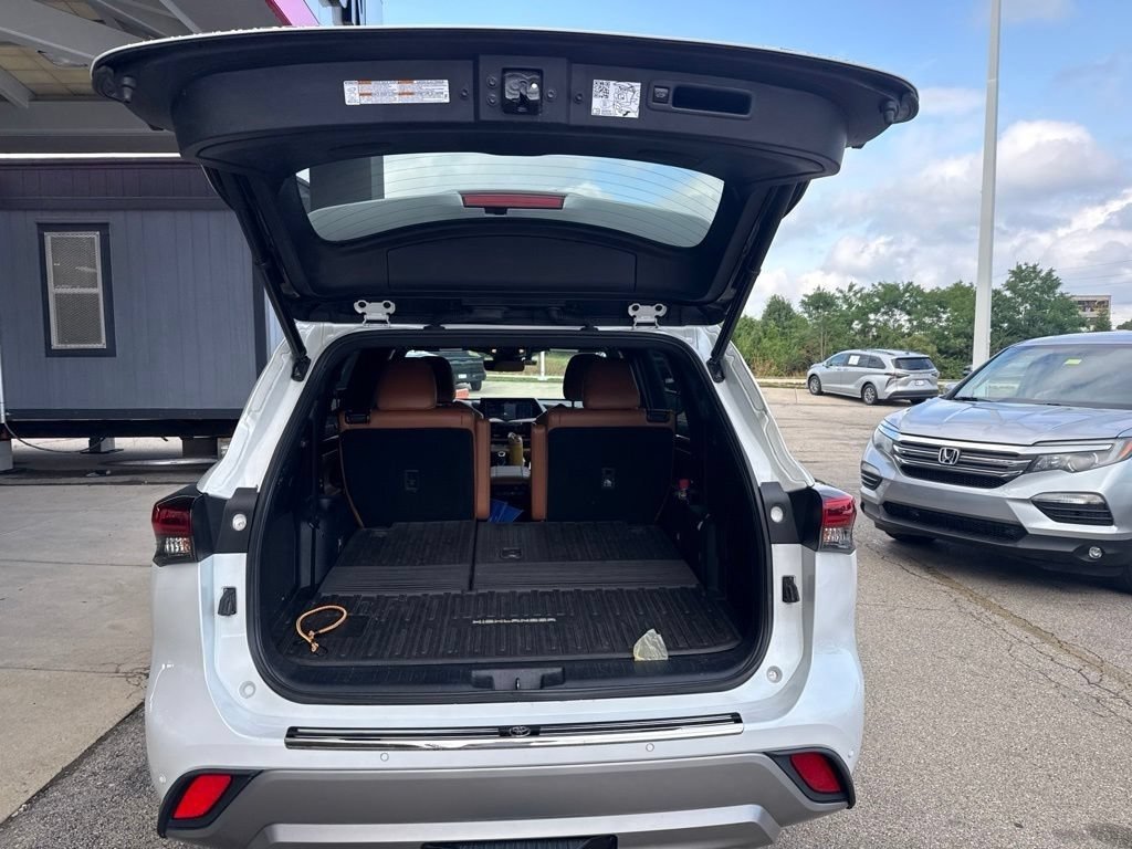 Used 2022 Toyota Highlander Platinum AWD/4WD image 8