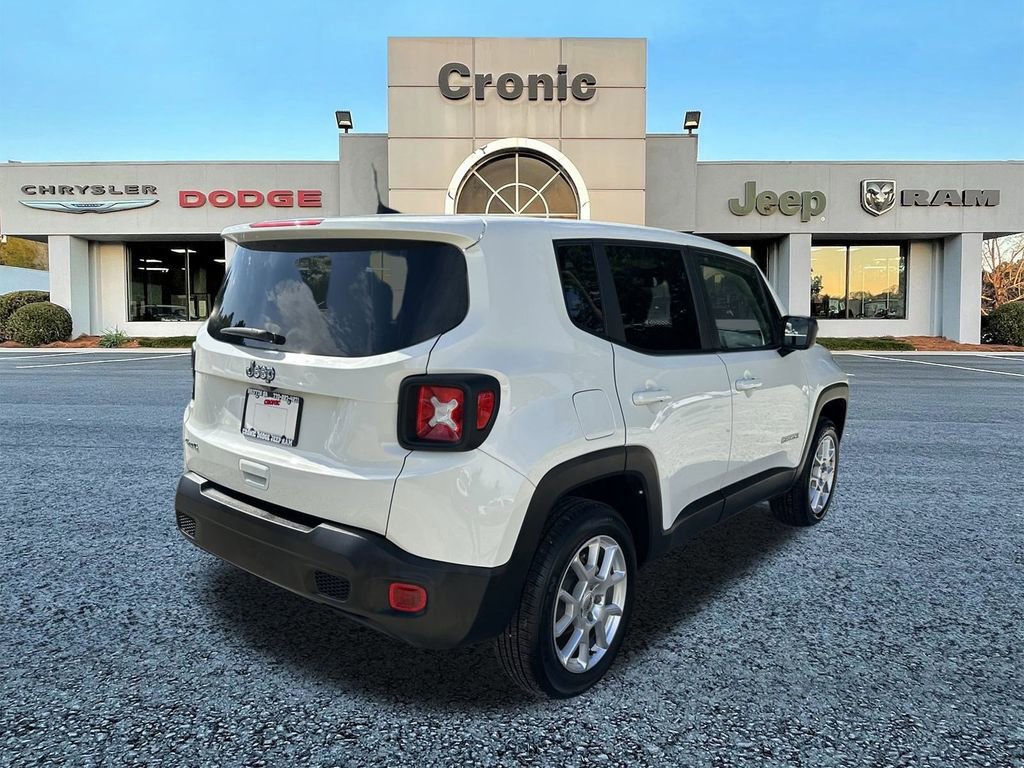 Used 2023 Jeep Renegade Latitude image 3
