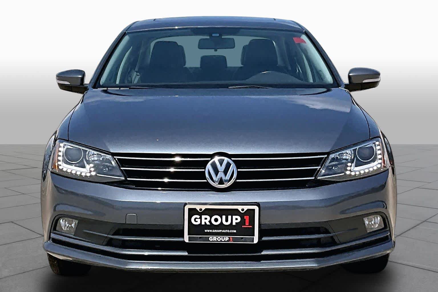 Used 2016 Volkswagen Jetta SEL w/ Lighting Package FWD image 4
