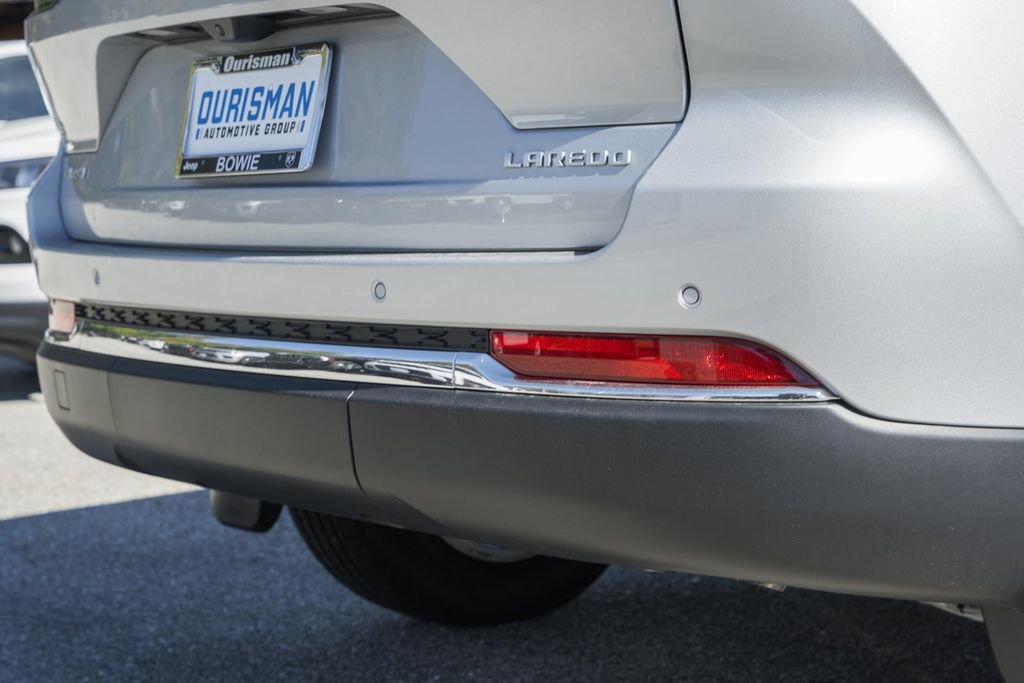 New 2025 Jeep Grand Cherokee Laredo X w/ Luxury Tech Group I image 9