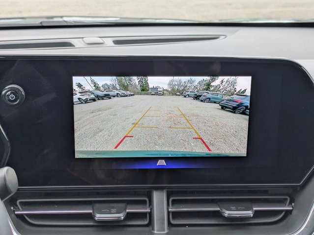 Used 2025 Chevrolet Trax LT w/ LT Convenience Package image 18