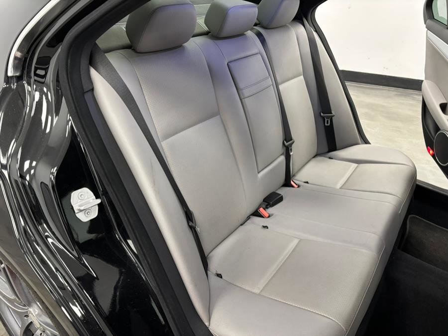 Used 2008 Mercedes-Benz C 300 Sport image 37
