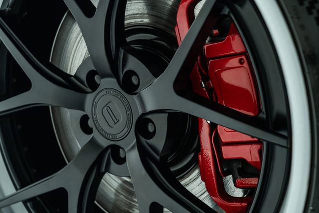Used 2015 Jaguar F-TYPE R RWD image 22