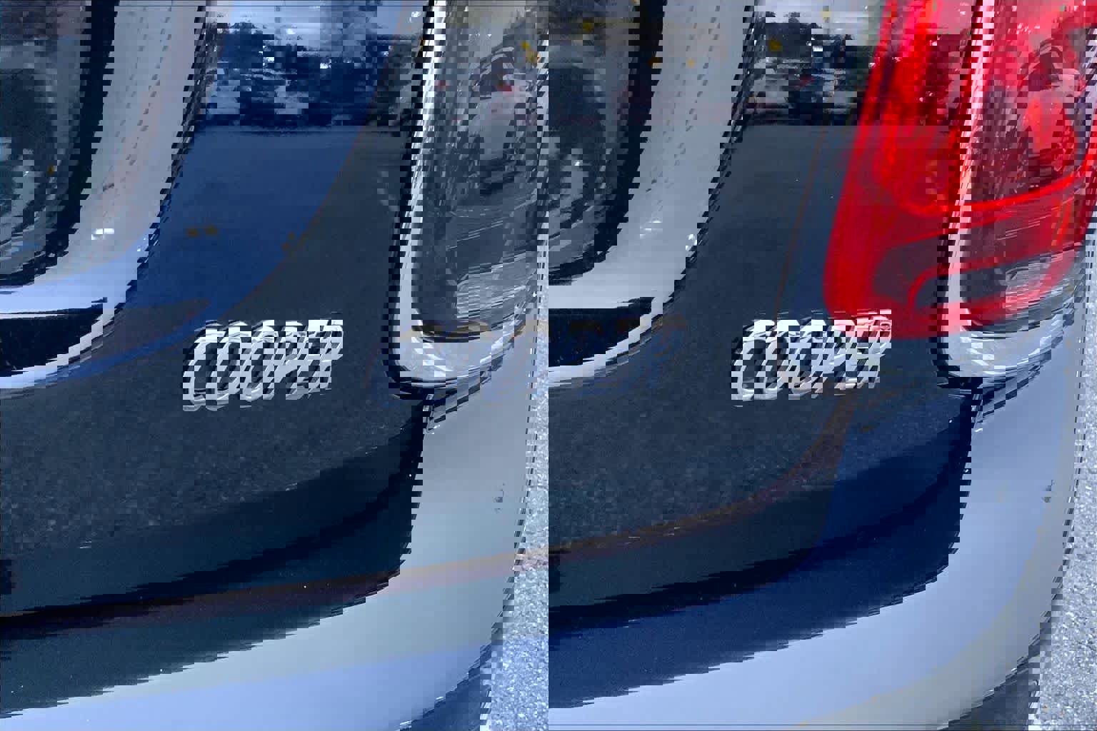 Used 2019 MINI Cooper 4-Door Hardtop w/ Premium Package image 9