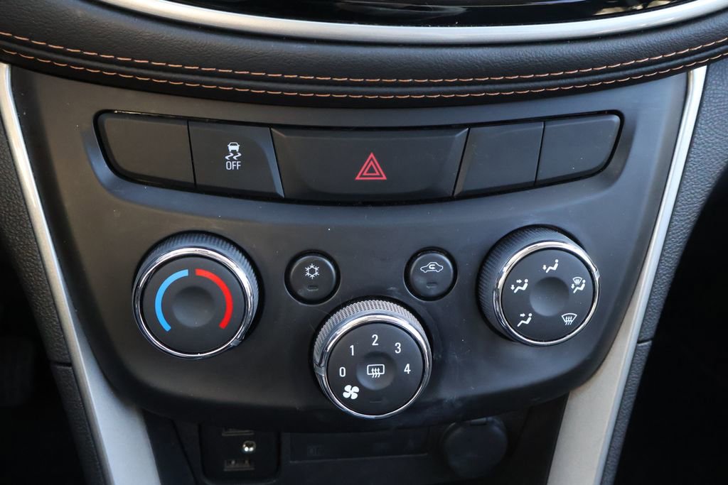 Used 2022 Chevrolet Trax LT w/ LT Convenience Package image 20