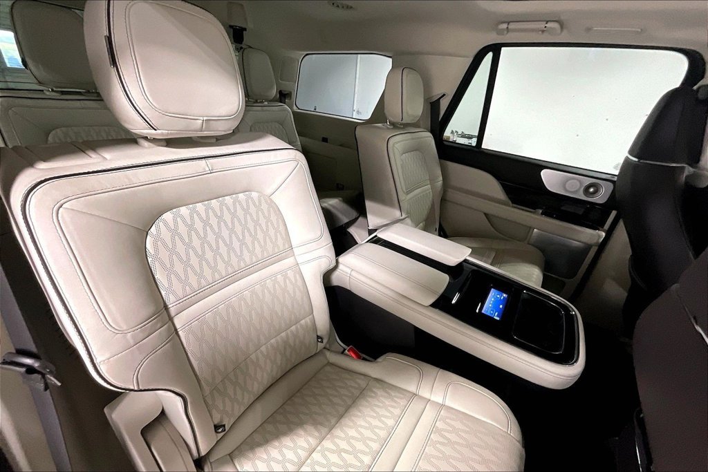 Used 2024 Lincoln Navigator Black Label AWD/4WD image 33