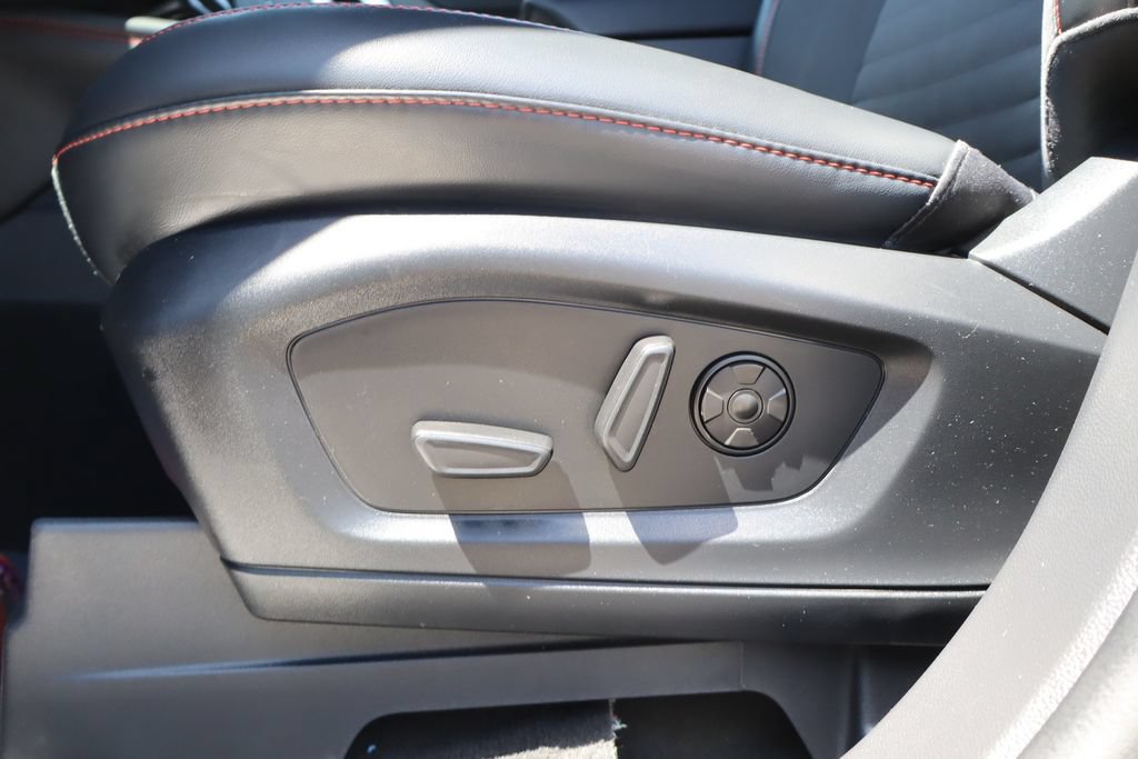 Used 2025 Ford Explorer ST-Line w/ Premium Package RWD image 18
