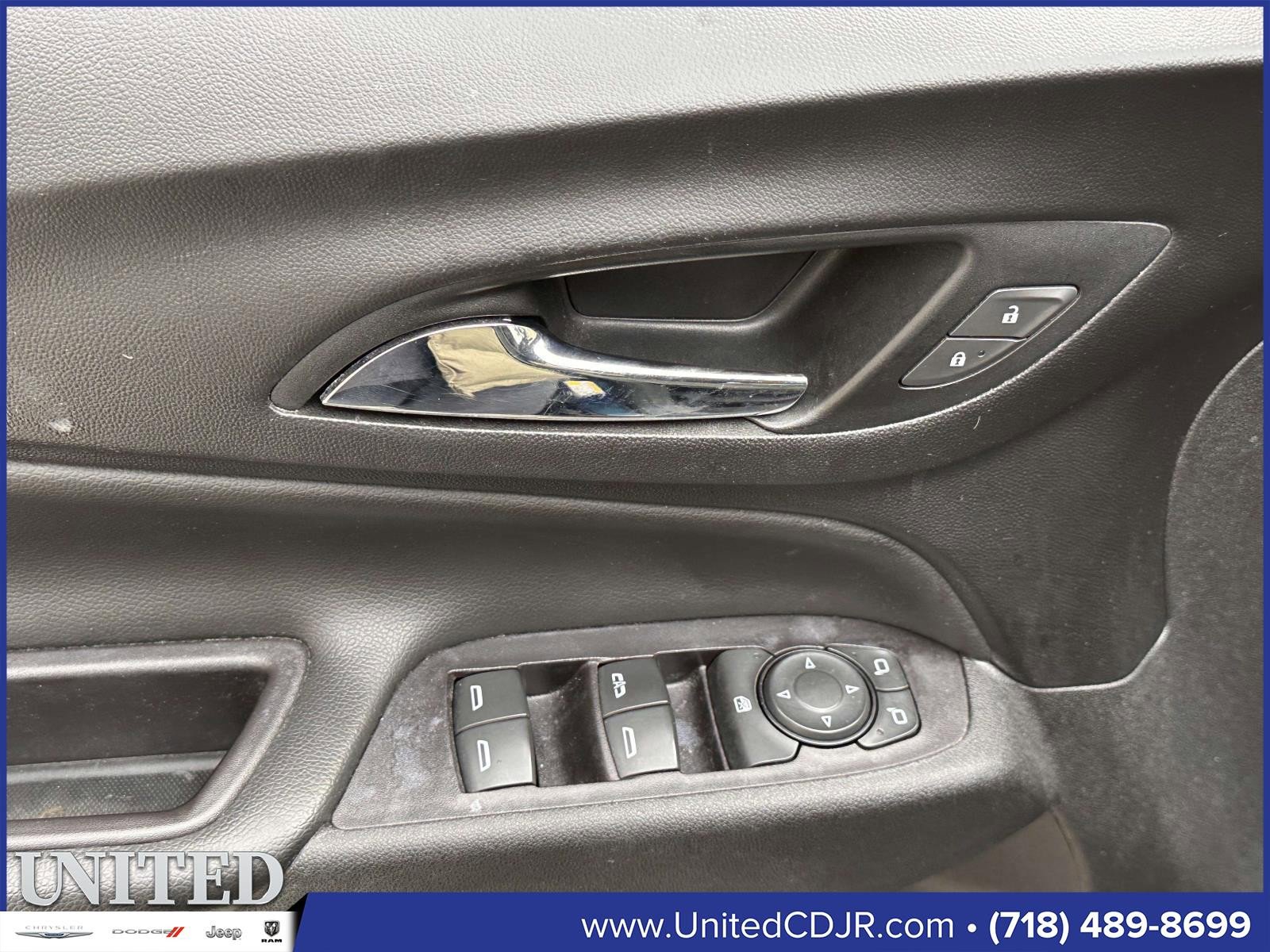 Used 2021 Chevrolet Equinox LT image 30