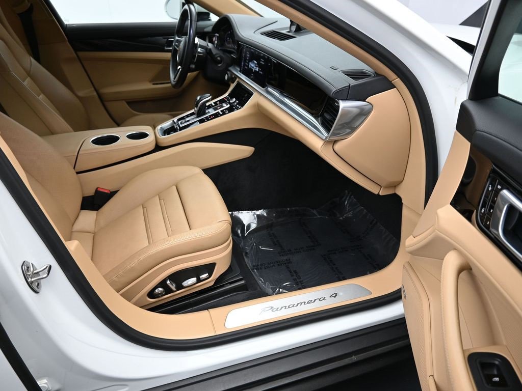 Used 2018 Porsche Panamera 4 image 31