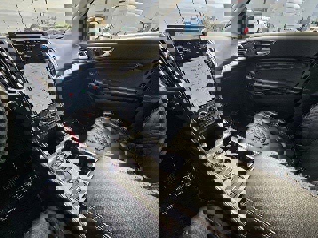 Used 2024 Ford Edge Titanium image 18