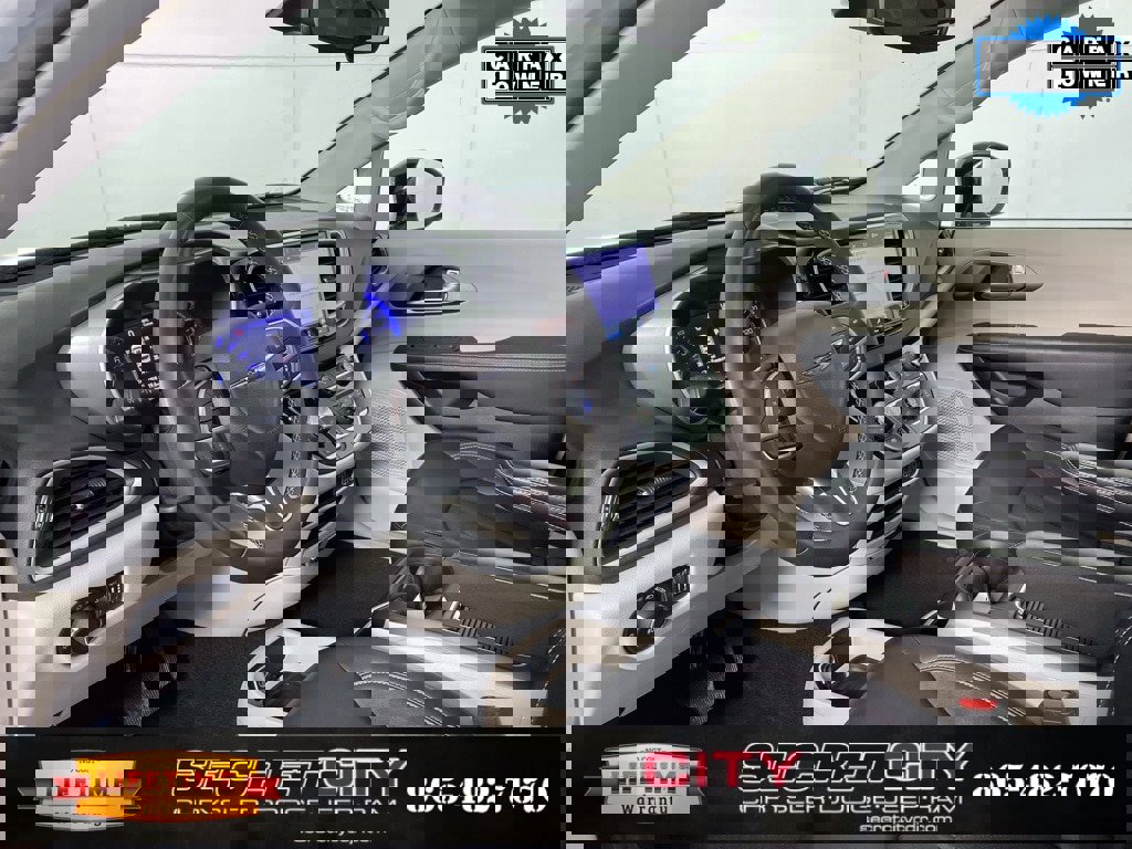 Used 2024 Chrysler Pacifica Touring-L image 11