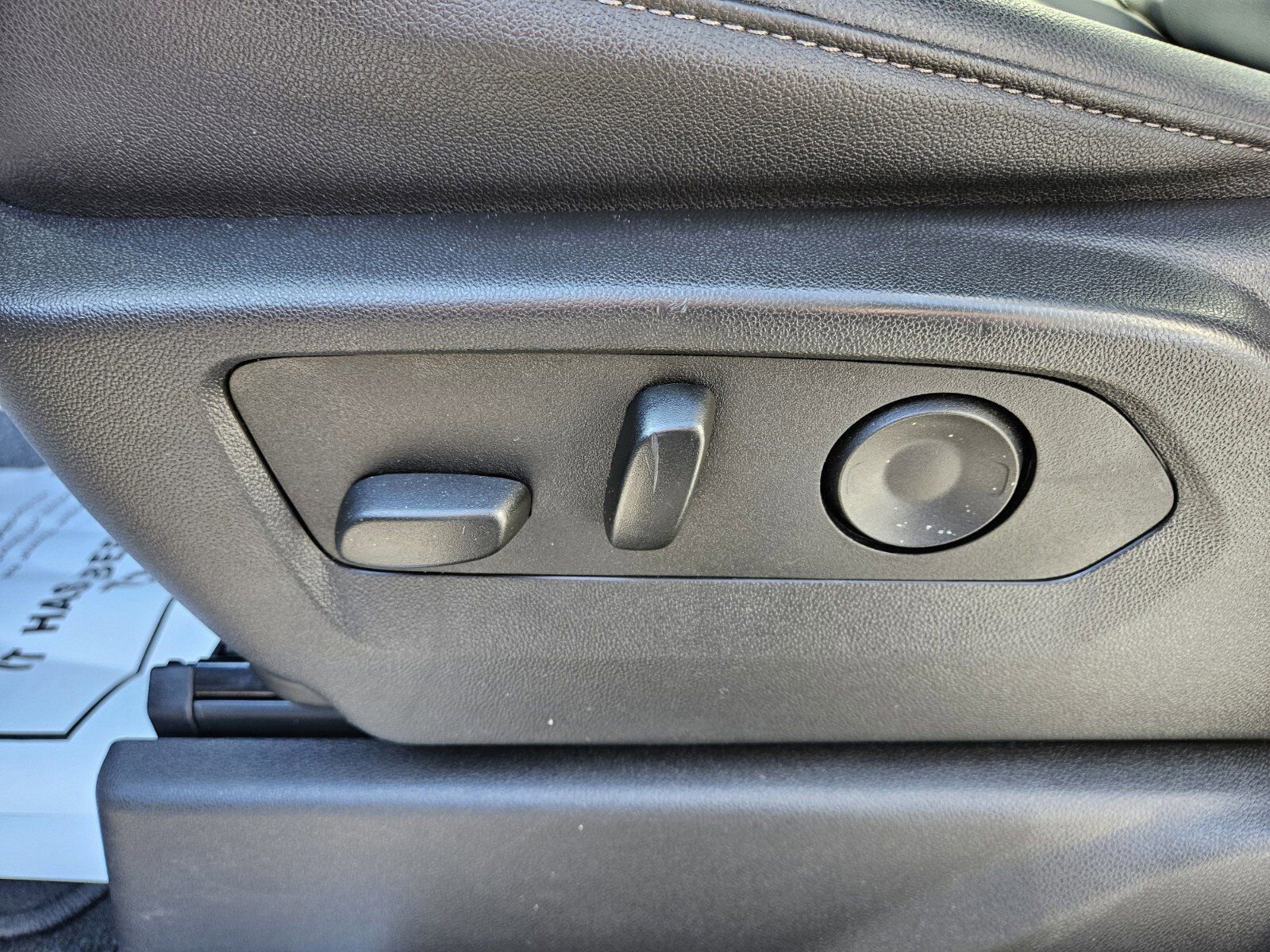 Used 2025 GMC Sierra 1500 SLT image 9