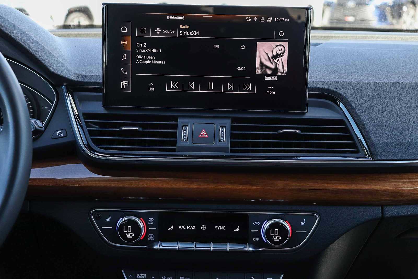 Used 2023 Audi Q5 2.0T Premium w/ Convenience Package image 17