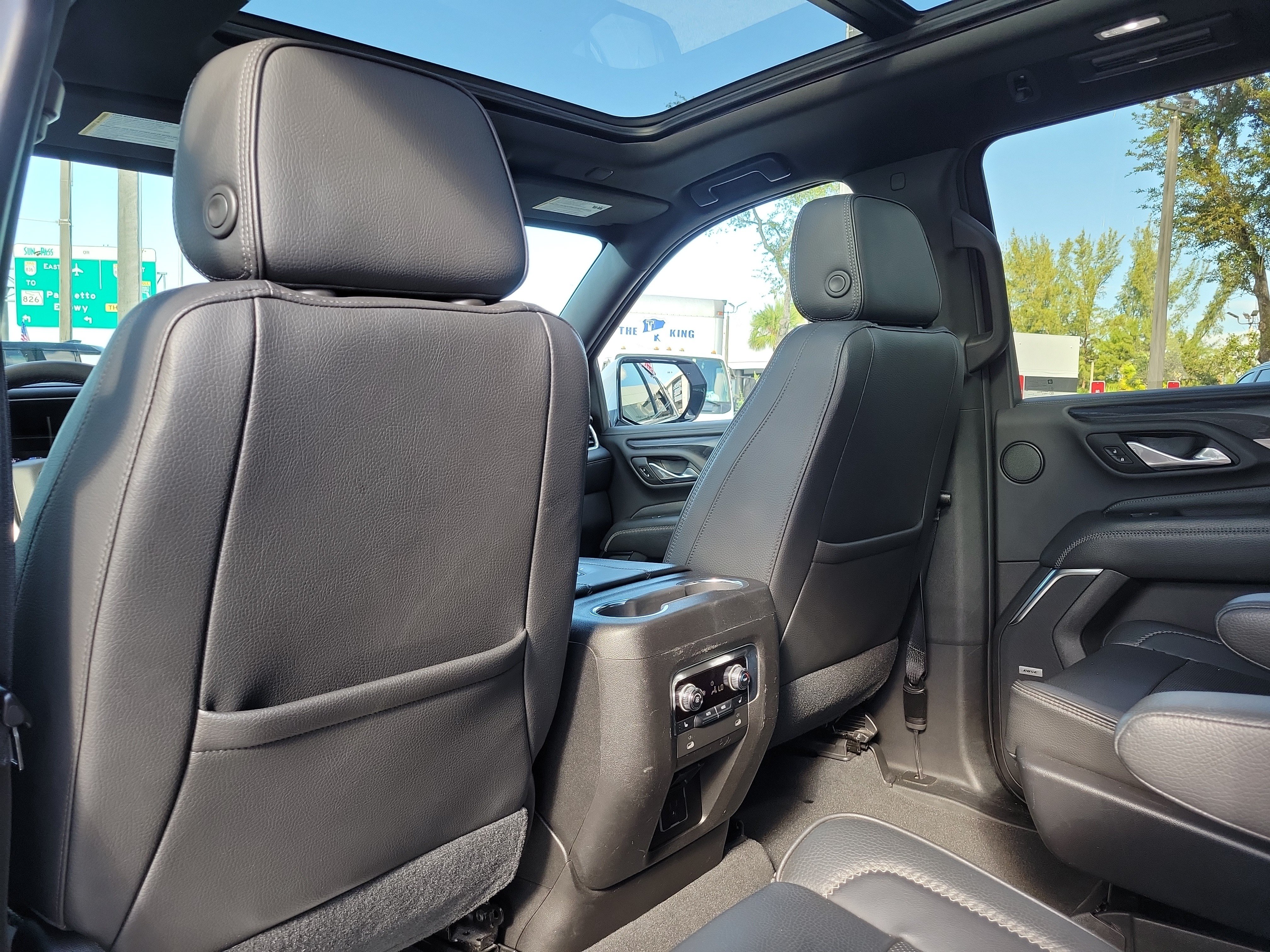 Used 2021 GMC Yukon XL Denali w/ Denali Premium Package RWD image 17