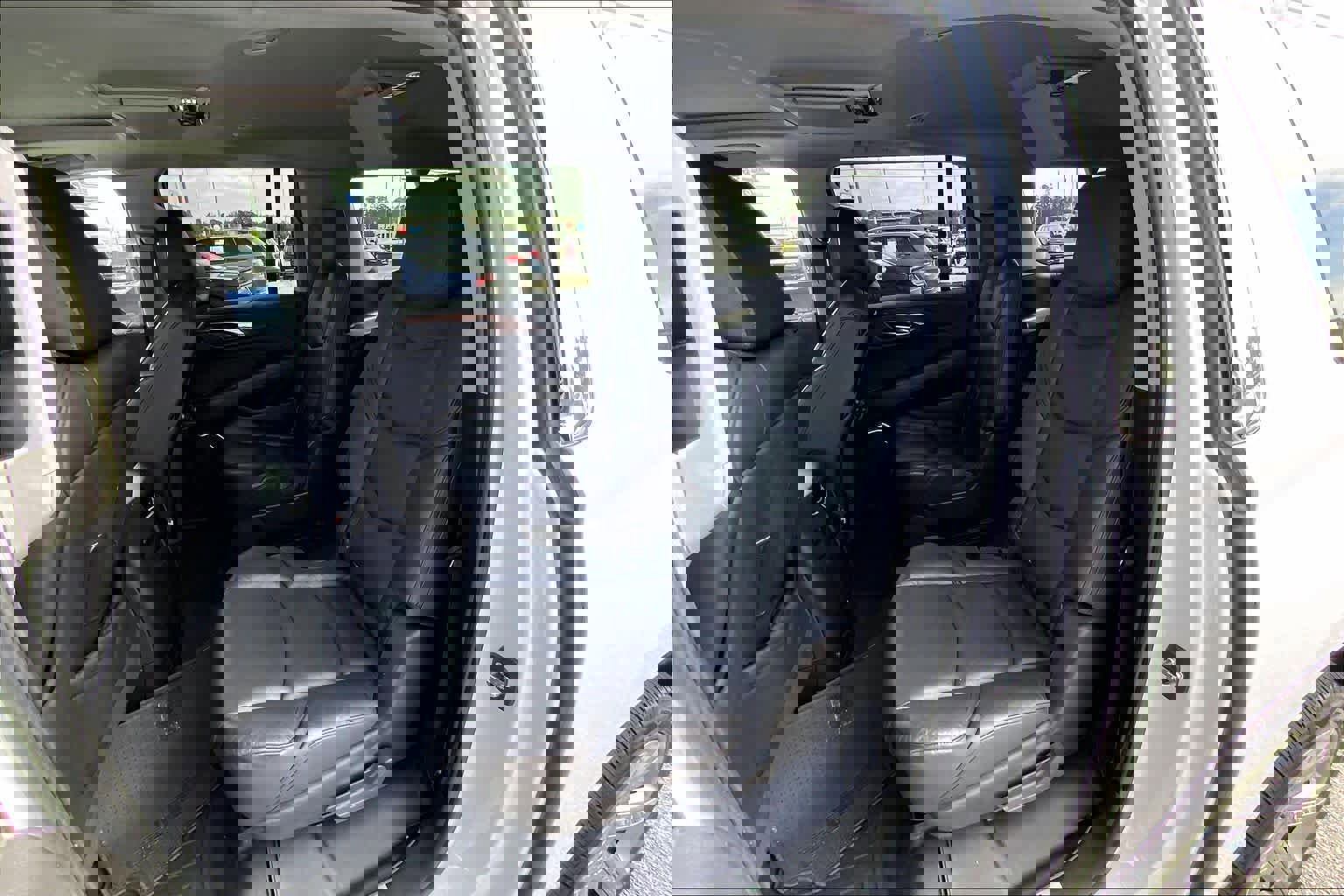 Used 2019 Cadillac Escalade ESV Premium Luxury image 19