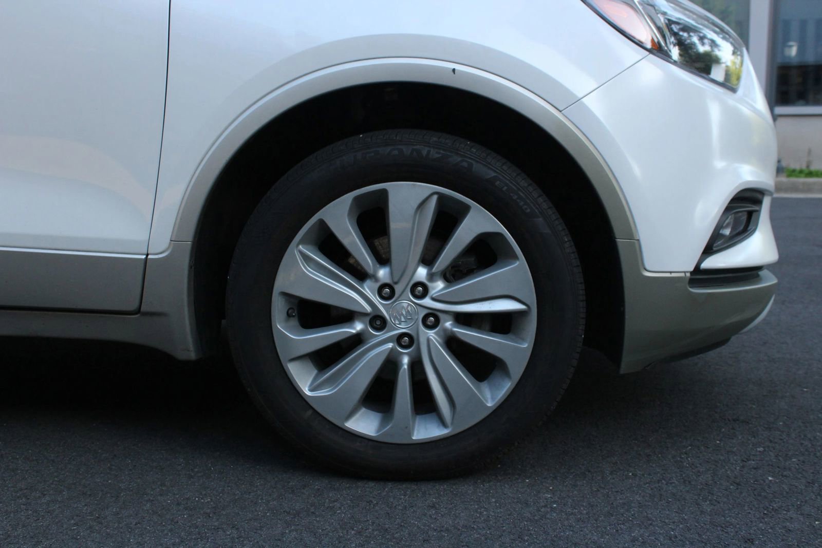 Used 2018 Buick Encore Essence image 4
