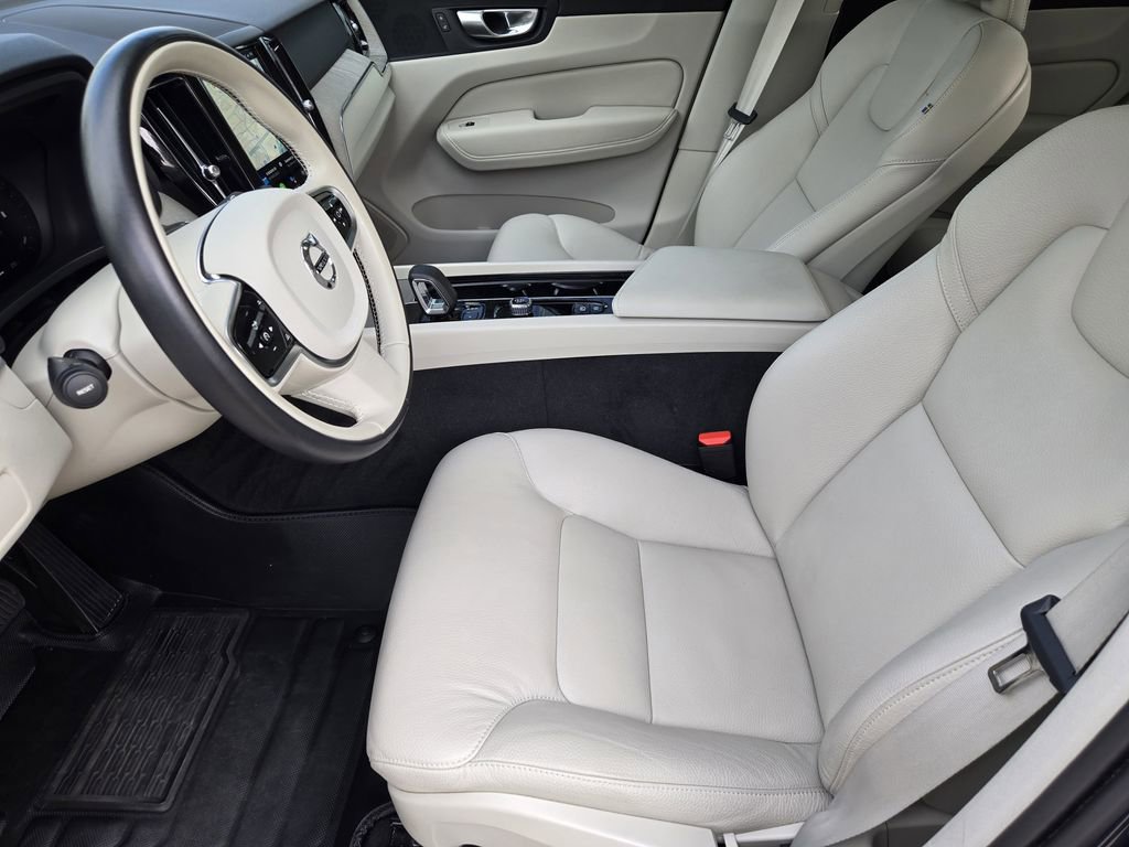 Used 2024 Volvo XC60 B5 Plus AWD/4WD image 10