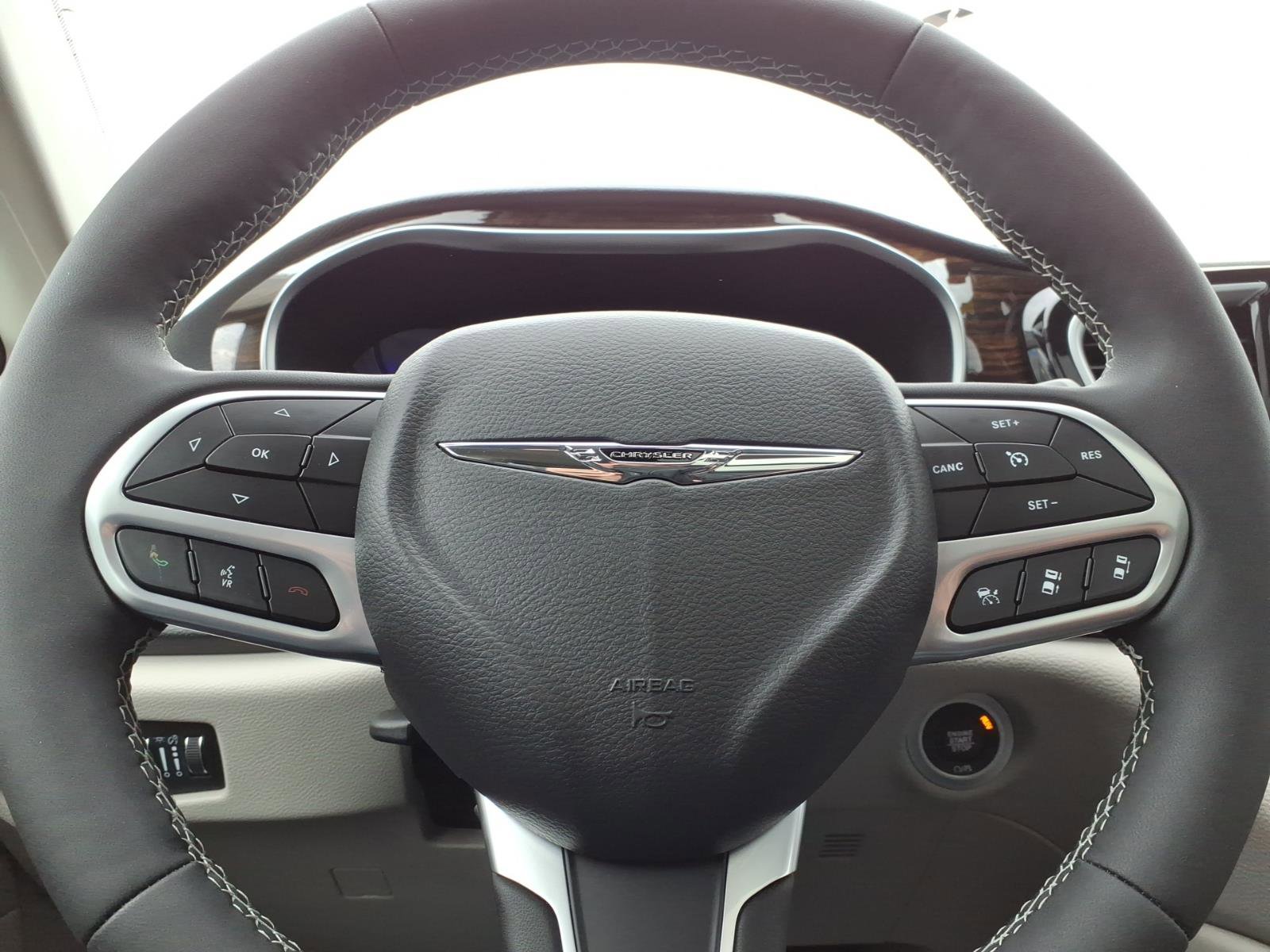 Used 2024 Chrysler Pacifica Limited image 28