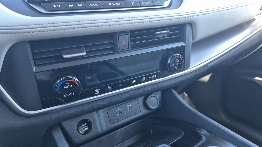 Used 2024 Nissan Rogue SV image 25