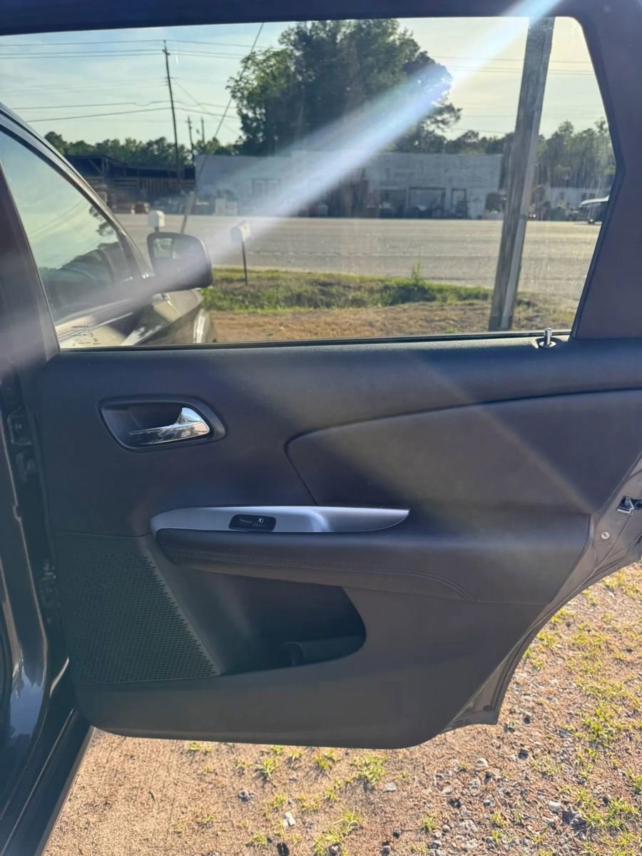Used 2019 Dodge Journey SE FWD image 14
