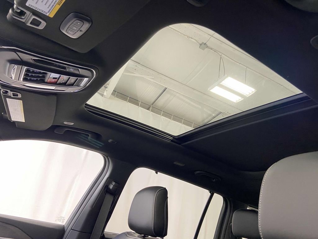 New 2025 Jeep Grand Cherokee L Limited w/ Luxury Tech Group II image 21