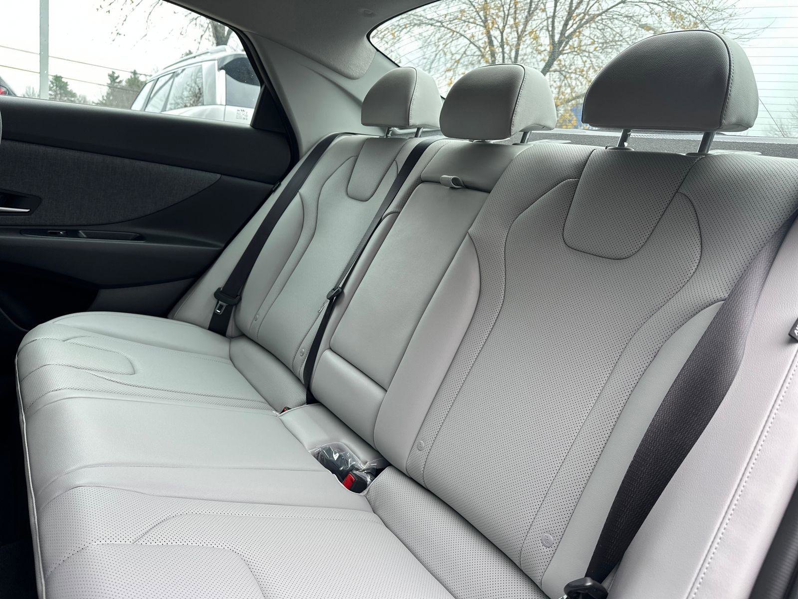 New 2025 Hyundai Elantra Limited image 9