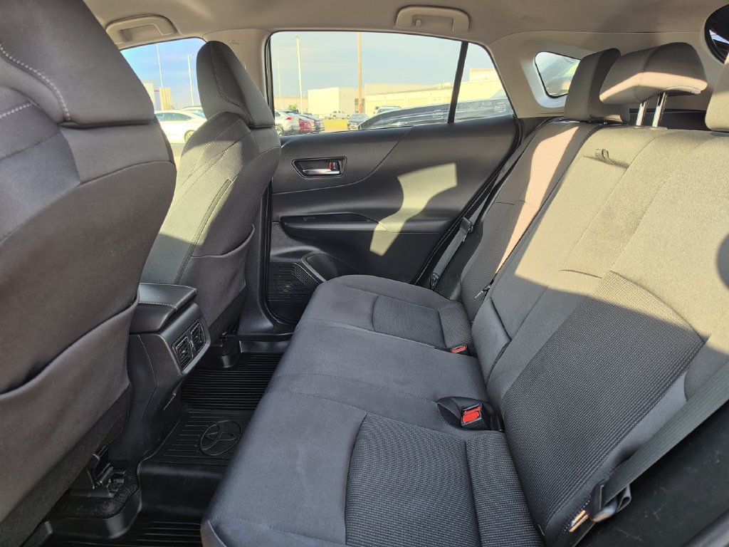 Used 2023 Toyota Venza LE AWD/4WD image 28