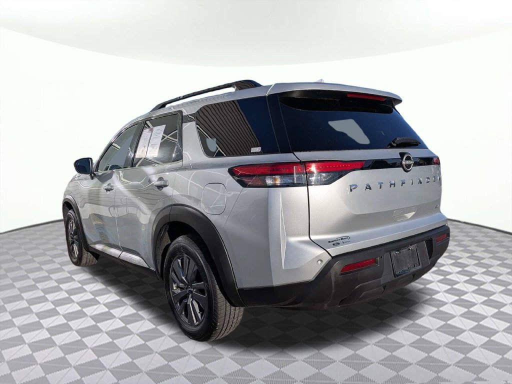 Used 2024 Nissan Pathfinder SV FWD image 5
