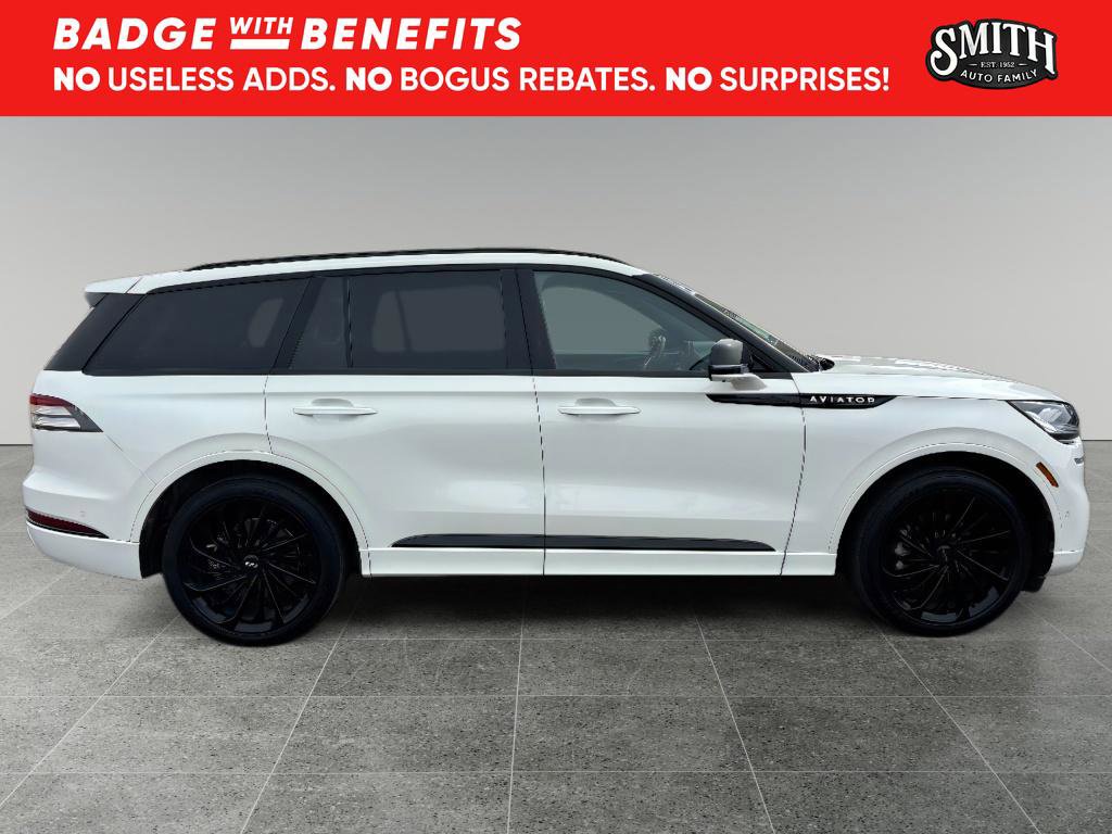 Used 2023 Lincoln Aviator Reserve w/ Equipment Group 201A RWD image 3