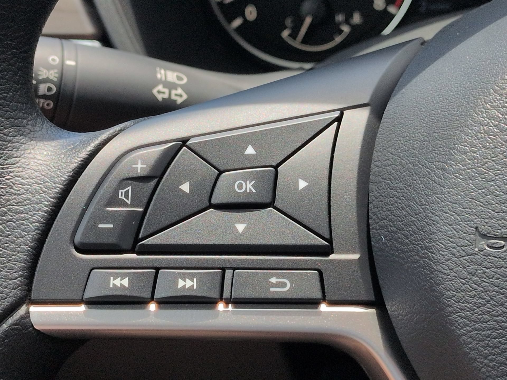 New 2026 Nissan Altima 2.5 SV AWD/4WD image 24
