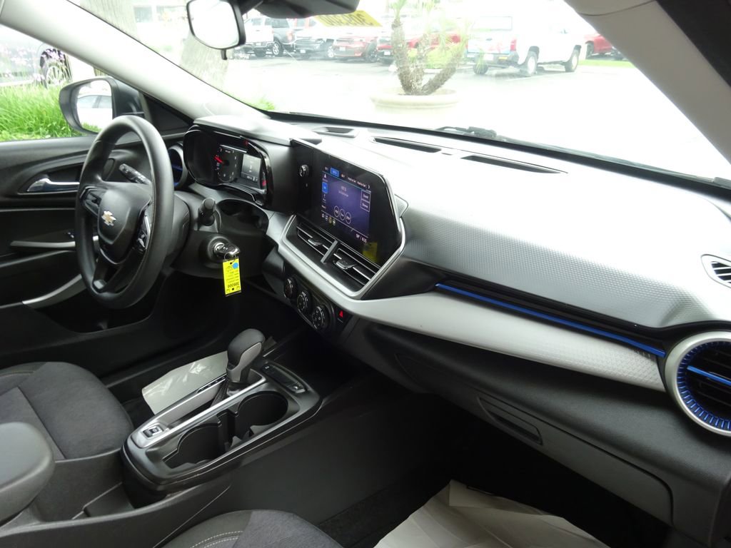 Certified 2024 Chevrolet Trax LS FWD image 17