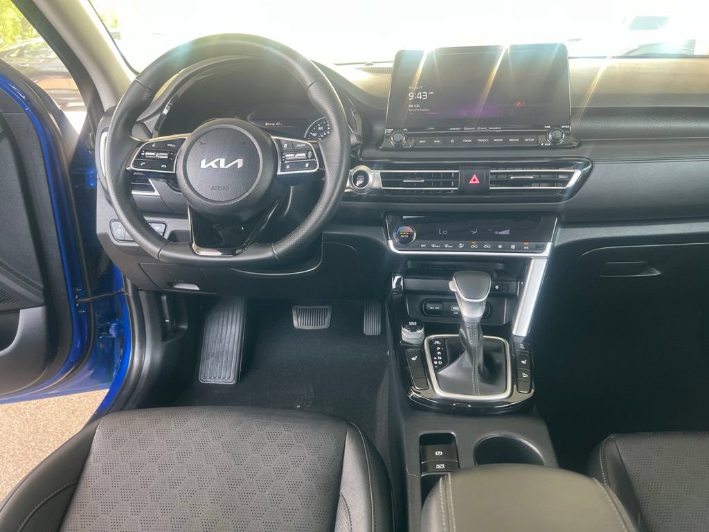 Certified 2023 Kia Seltos SX w/ SX Sunroof Package AWD/4WD image 18