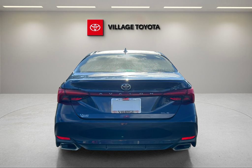 Certified 2019 Toyota Avalon XLE FWD image 4