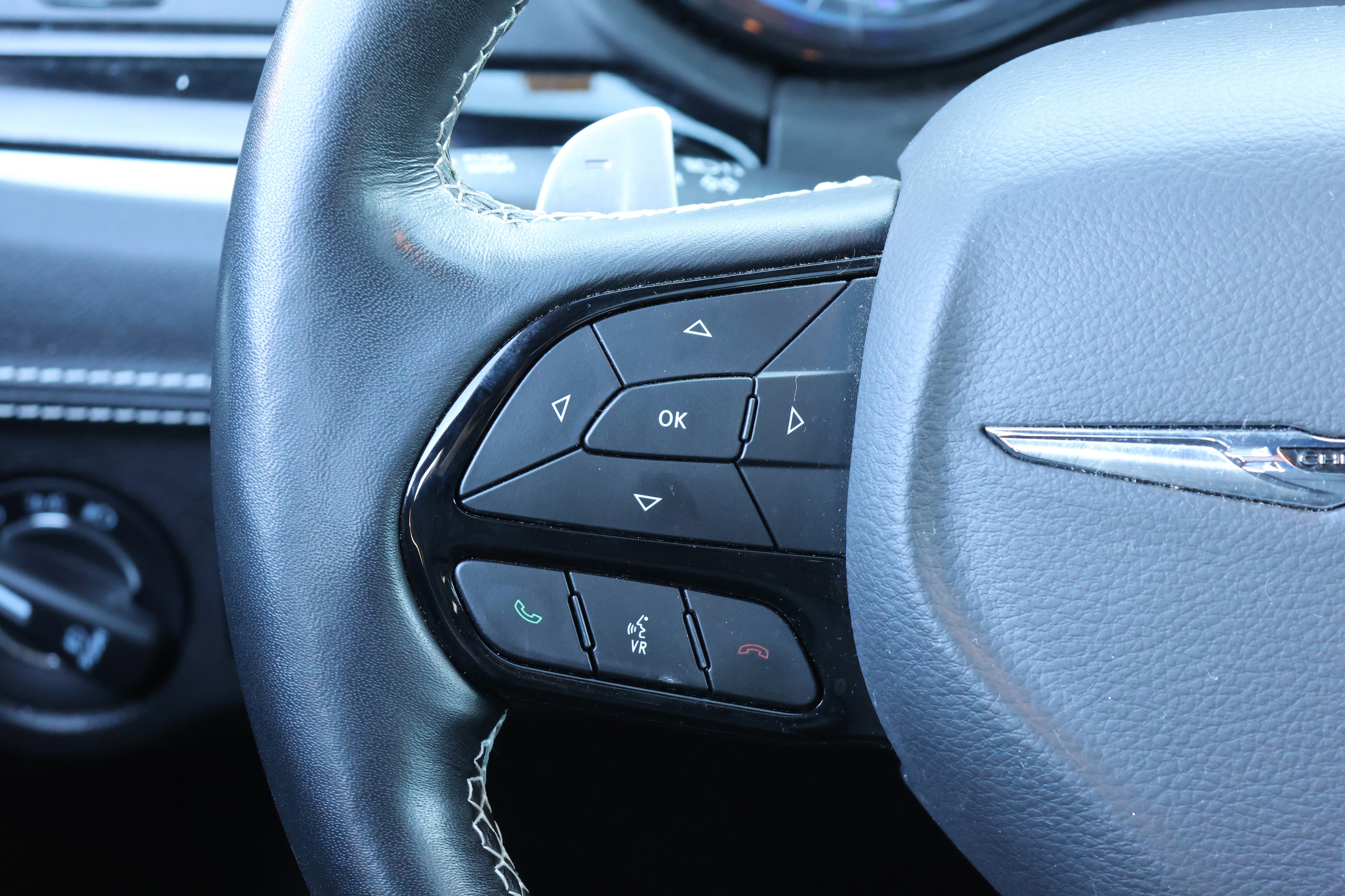 Used 2023 Chrysler 300 C image 19