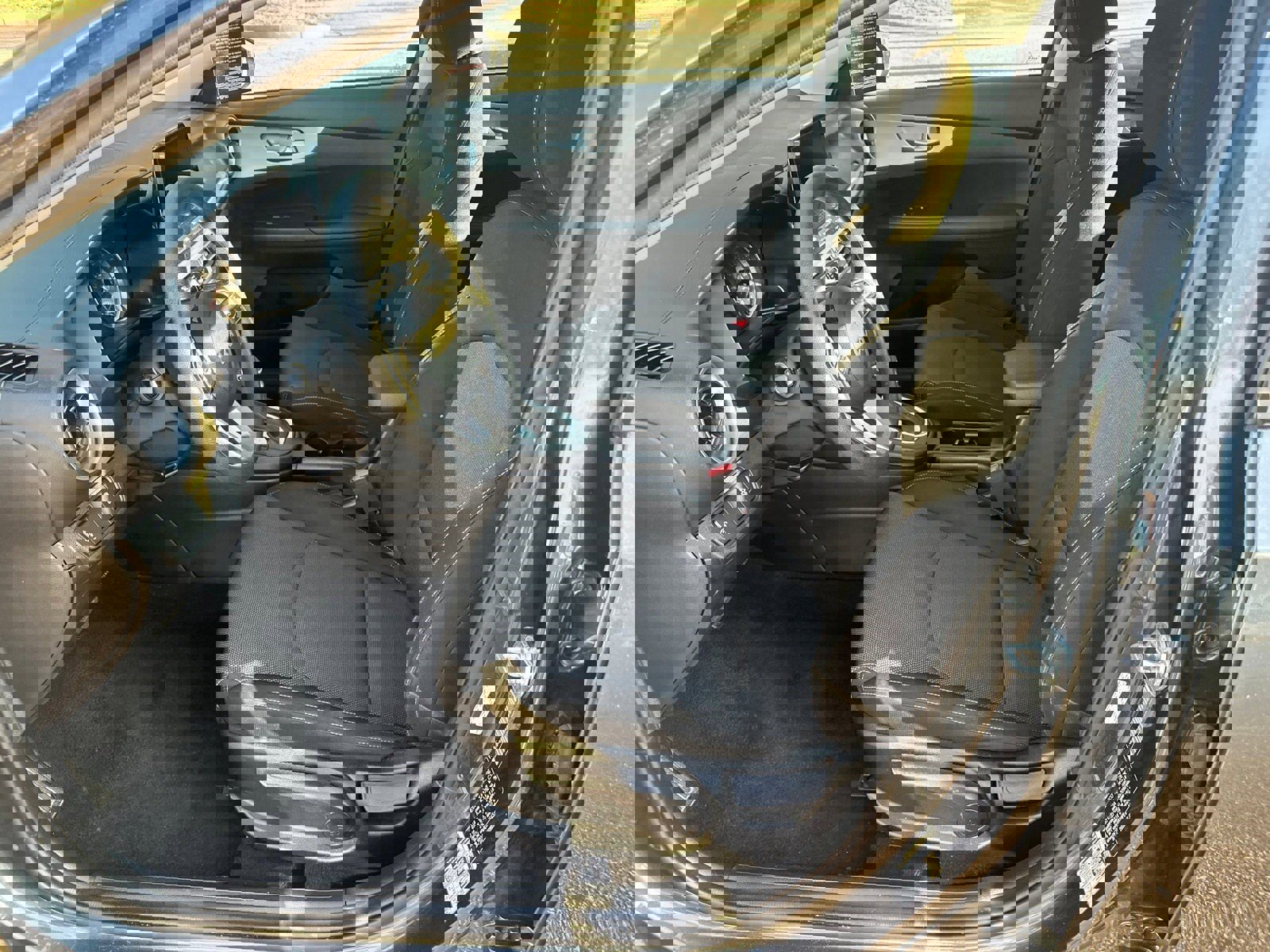 Used 2023 Kia Forte LXS image 9