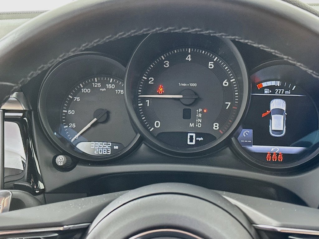 Certified 2024 Porsche Macan AWD/4WD image 13