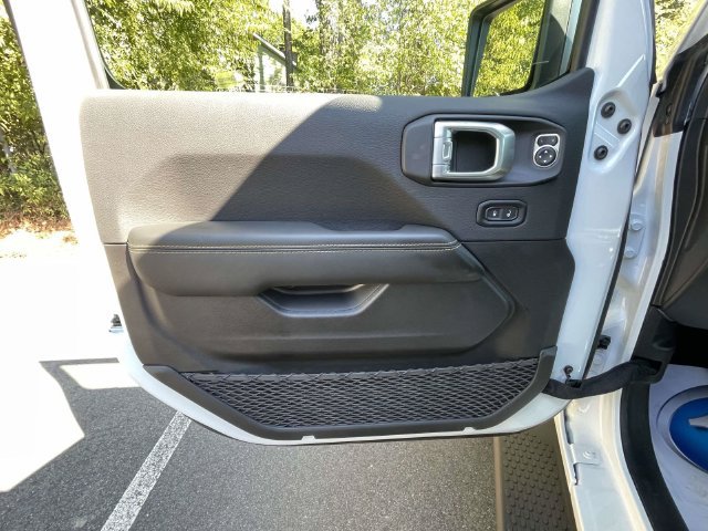 New 2027 Jeep Wrangler Unlimited Sahara AWD/4WD image 20
