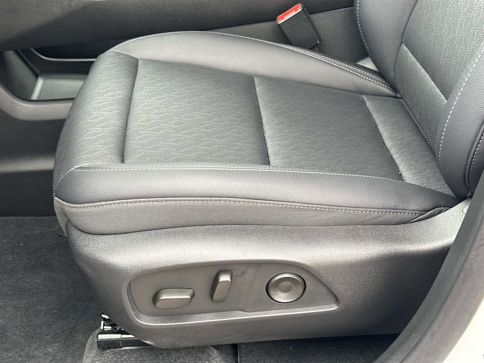 Certified 2026 Chevrolet Equinox LT w/ Convenience Package II image 16