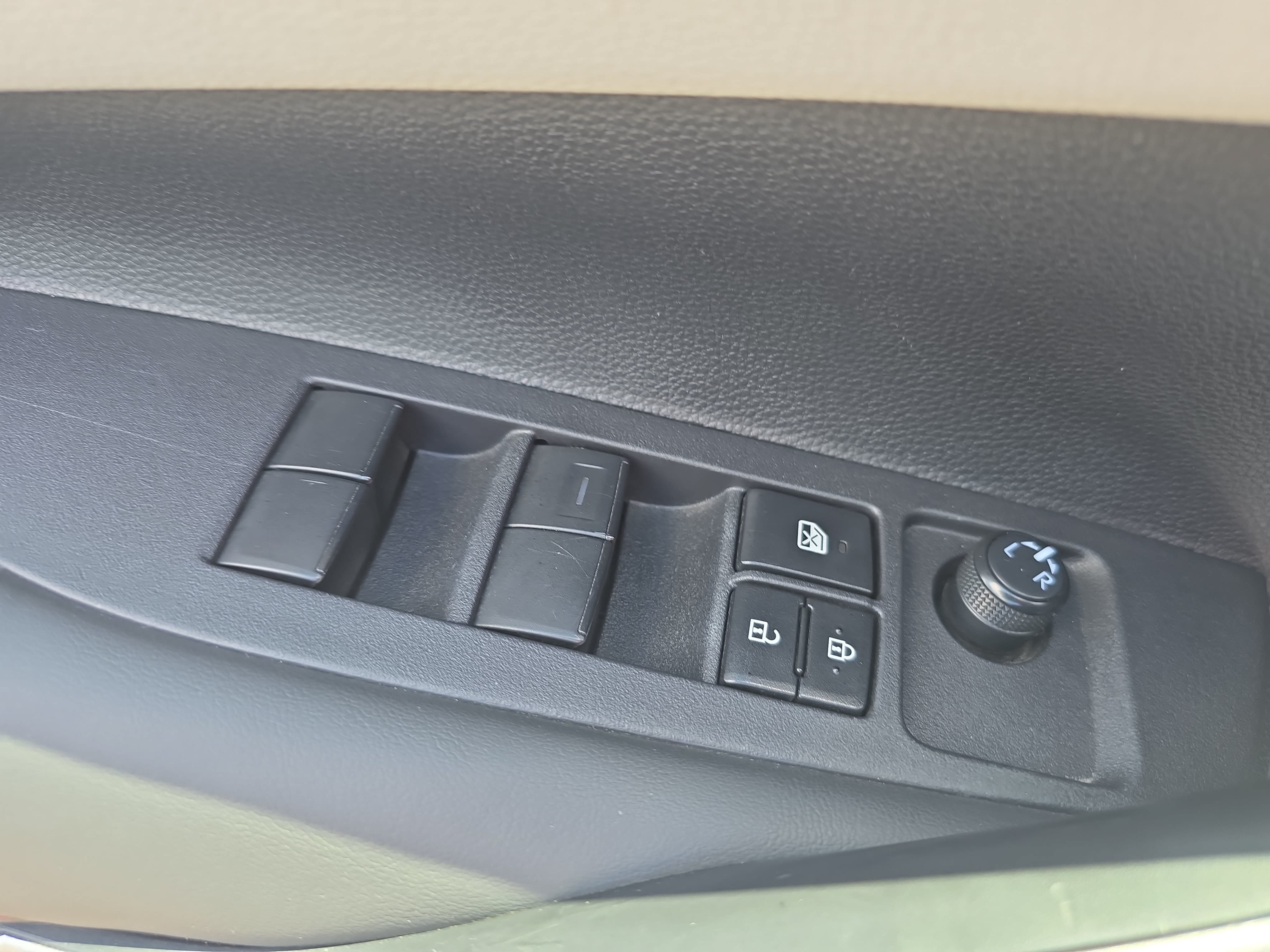 Certified 2025 Toyota Corolla SE w/ SE Premium Package FWD image 26