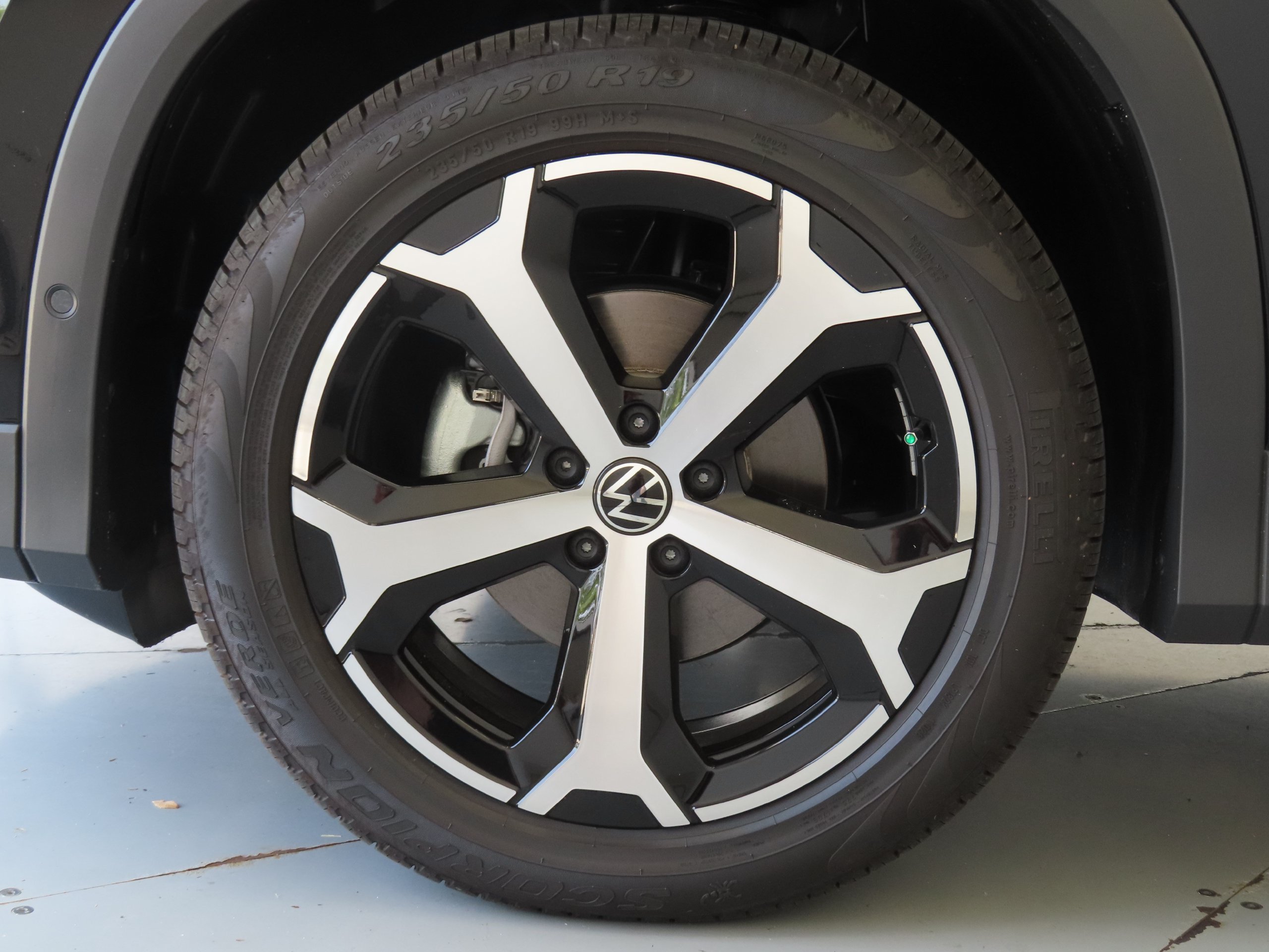 New 2026 Volkswagen Tiguan SE FWD image 23