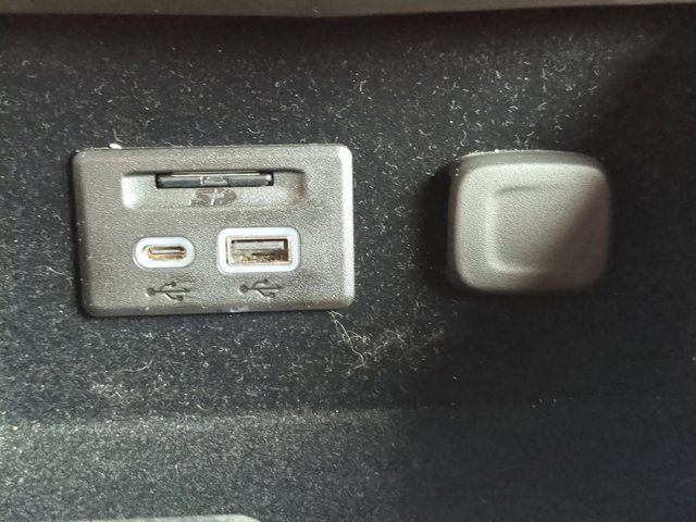 Used 2020 Cadillac XT4 Premium Luxury image 22