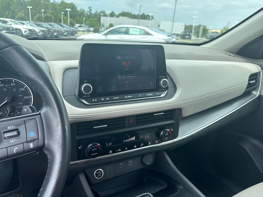 Used 2023 Nissan Rogue SV w/ SV Premium B Package FWD image 20