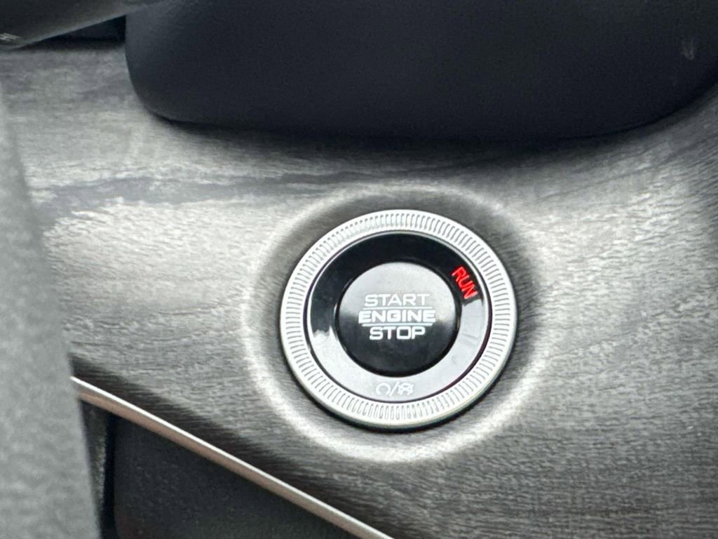 Used 2024 Jeep Grand Cherokee L Limited w/ Luxury Tech Group II image 19