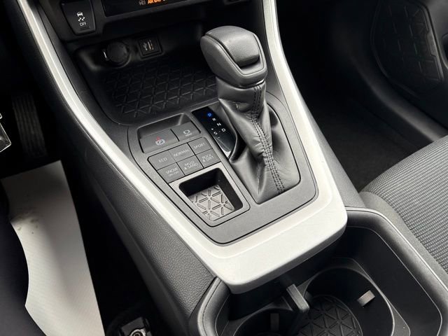 Used 2024 Toyota RAV4 LE image 19