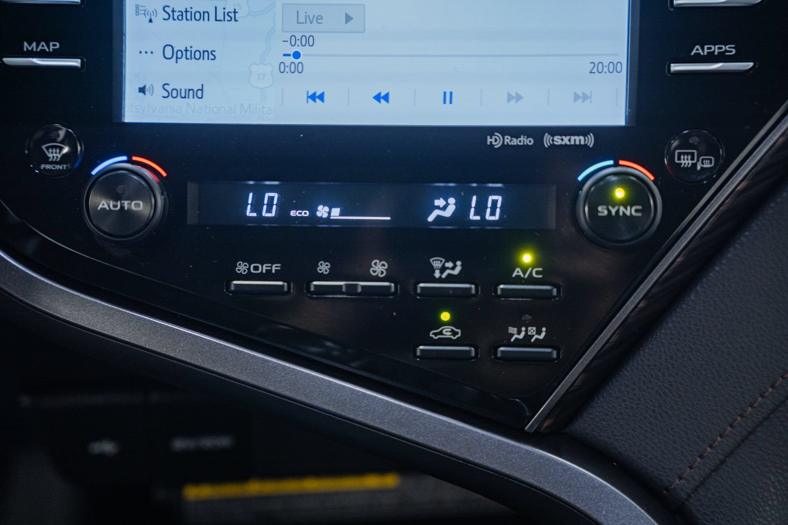 Used 2020 Toyota Camry XLE w/ Driver Assist Package FWD image 28
